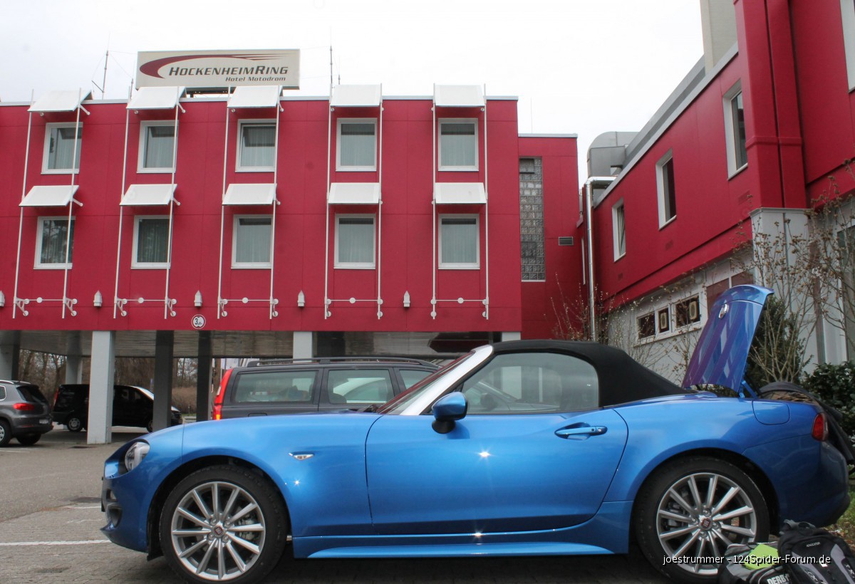 Leider ist das Einzige, was man bei dem Wetter aufmachen kann, der Kofferraum -  und den auch nur kurz :-D